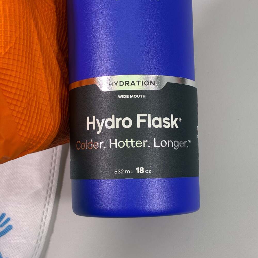 Hydro Flask 18 oz Wide Mouth Bottle with Flex Cap in Blueberry - Picture 2 of 6